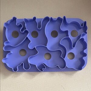 Tupperware Animal Wigglers Jello Mold - Purple